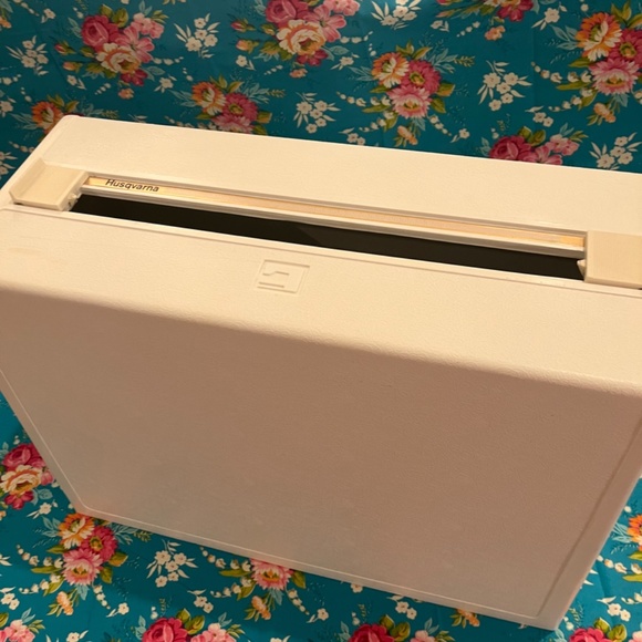 Husqvarna Viking 6000 series 6440 Sewing machine Hard Cover Case OEM - Picture 8 of 11